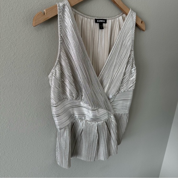 Express Silver V-Neck Tank Top Size Medium EUC - Picture 10 of 10